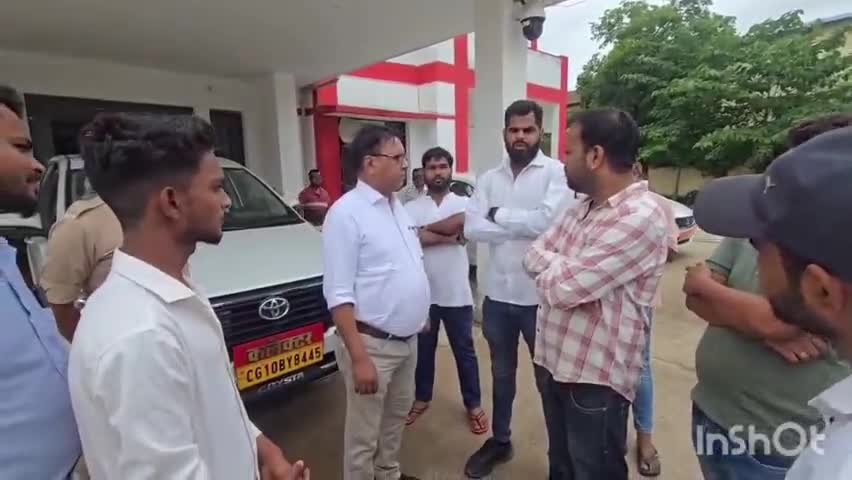 सारंगढ़ में डॉक्टर पर बवाल, 25 साल से जमे डॉ. आर.एल. सिदार पर लूट-उगाही के गंभीर आरोप