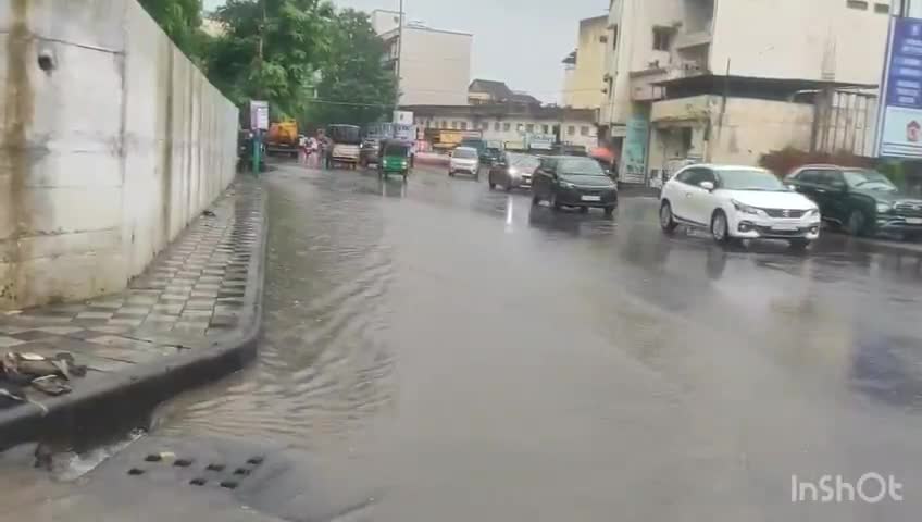 નવસારી: જિલ્લામાં છેલ્લા બે દિવસથી વરસાદની ધોધમાર બેટિંગ, અનેક વિસ્તારોમાં ભરાયા પાણી