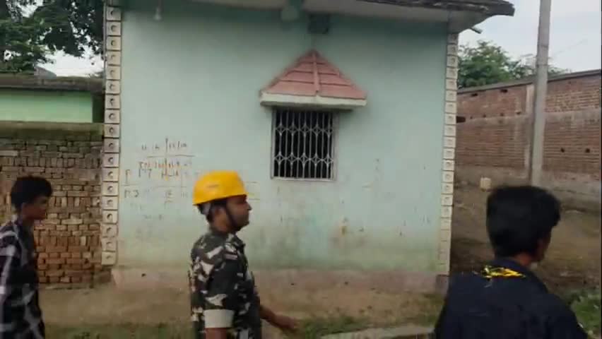 चौपारण: मुहर्रम से पहले मुस्लिम बहुल ग्राम भदेल, महराजगंज और चयकला में पुलिस प्रशासन ने फ्लैग मार्च किया