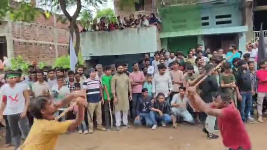 हरिहरगंज: हरिहरगंज शहरी क्षेत्र में मुस्लिम धर्मावलंबियों ने मोहर्रम की छोटकी चौकी का जुलूस निकाला