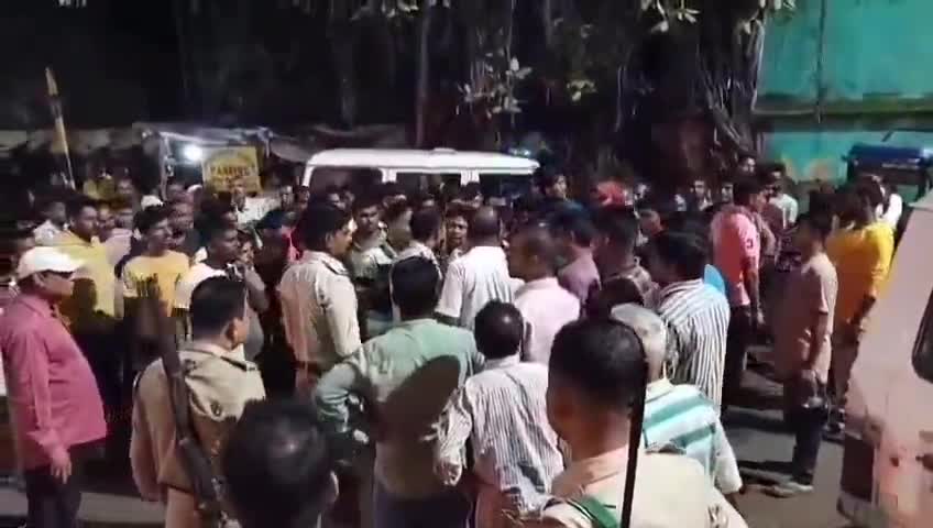 বারাবনী: আসানসোলের বেসরকারি গ্যাস কোম্পানিতে দুর্ঘটনায় মৃত্যু শ্রমিকের, উত্তেজনা আসানসোল জেলা হাসপাতালে
