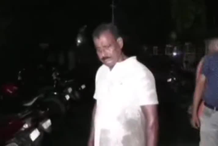 মঙলদৈ ভাগ: শান্তিপুৰ দুৰ্গা মন্দিৰৰ সন্মুখত মটৰ চাইকেলত অহা দুৰ্বিত্তই আক্ৰমণ কৰি লয় গ'ল ধনৰ লগতে সোনৰ আ অলংকাৰ