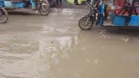 মুরারই ১: রাজগ্রামে রাস্তার কাজ নিয়ে ক্ষোভ প্রকাশ, রাস্তা মেরামতির কাজ বন্ধ করল গ্রামবাসীরা #jansamasya