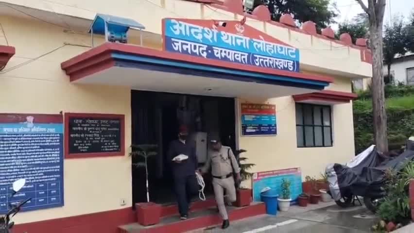 लोहाघाट: पुलिस एसओजी और एएनटीएफ की टीम ने बलाई मार्ग लोहाघाट में 785.50 ग्राम अवैध चरस के साथ एक व्यक्ति को किया गिरफ्तार
