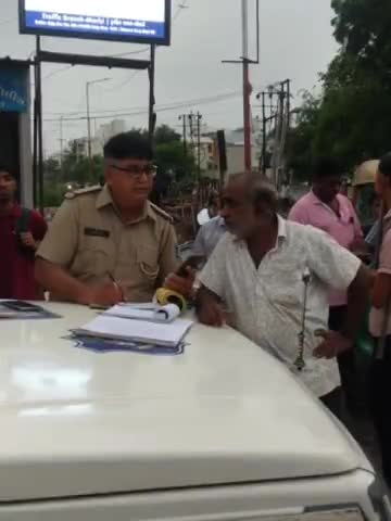 મોરબી: શહેરમાં અંડેર એજ ડ્રાઇવિંગ કરતા સગીર તથા સ્કૂલ વાન ઉપર પોલીસે કાર્યવાહી હાથ ધરી
