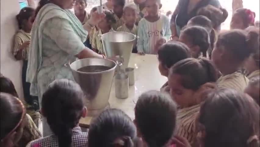 ગોધરા: ગુજરાત સરકારના નવતર અભિગમ આનંદદાયી શનિવાર અને બેગલેસ ડેનો ગોધરાની સિવિલ લાઇન્સ ગુજરાતી કન્યાશાળા ખાતેથી પ્રારંભ થયો