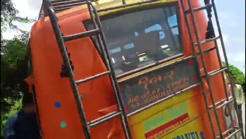 जौरा: जौरा थाना क्षेत्र में तेज़ रफ़्तार बस की टक्कर से एक युवक की हुई मौत, गिर्राज जी की परिक्रमा के लिए पैदल जा रहा था मृतक