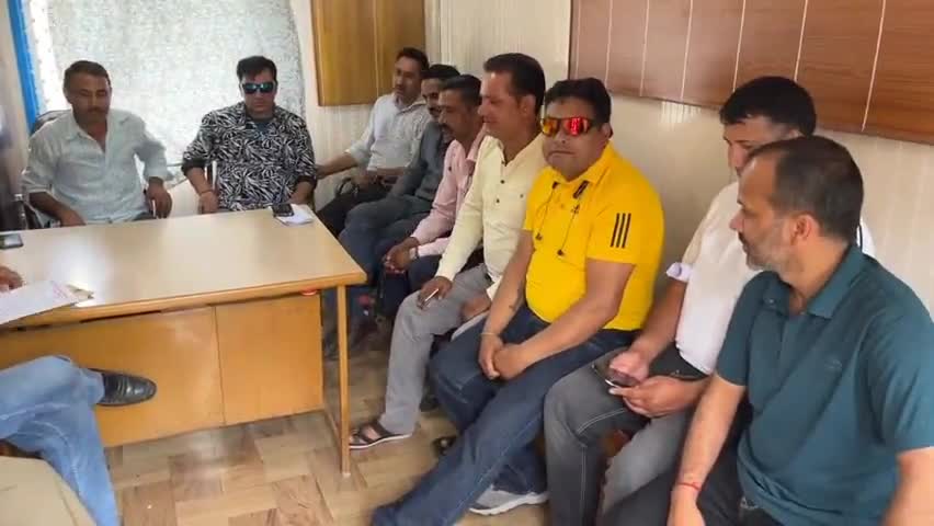 कुल्लू: शहर से बाहर इलेक्ट्रिक ऑटो की नई परमिशन देने की मांग, आरटीओ के साथ हुई बैठक में उठाई मांग
