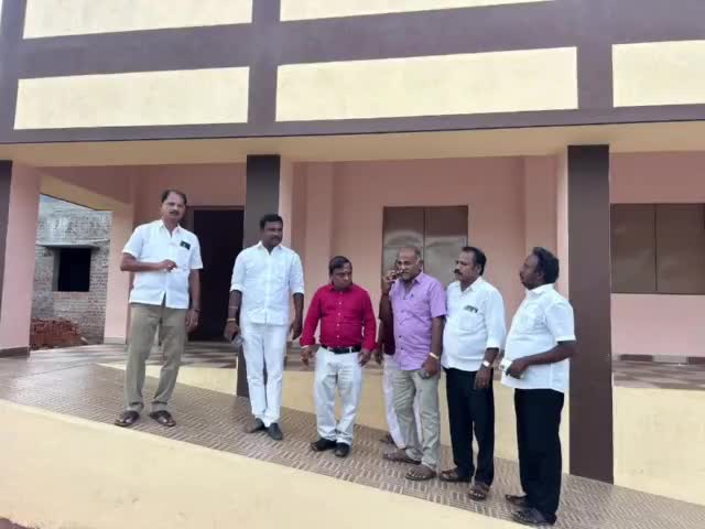 திருவண்ணாமலை: நகராட்சி பள்ளியில் 'நமக்கு நாமே' திட்டத்தின் கீழ் 30 லட்சம் மதிப்பில், நடைபெறும் பணிகளை மாநகராட்சி கமிஷனர் நேரில் ஆய்வு