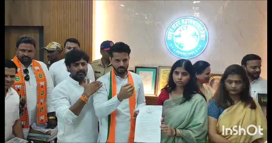 लातूर: मनपा आयुक्तांच्या दालनात शहर भाजपाने विविध समस्या सोडवण्यासाठी दिले सुचनावजा निवेदन