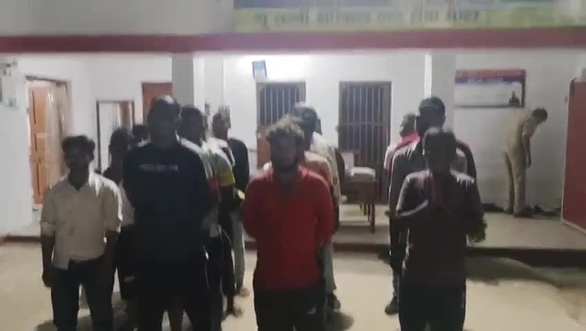 पिंड्रा: बड़ागांव में शराबियों ने थाने के सामने खाई कसम, कहा- खुले में नहीं पीएंगे शराब; वीडियो हुआ वायरल