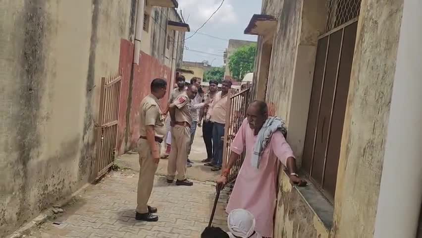 धौलपुर: मनियां रेलवे स्टेशन के पास रेलवे ट्रैक पर मिला एक युवक का शव, मौके पर पहुंची जीआरपी