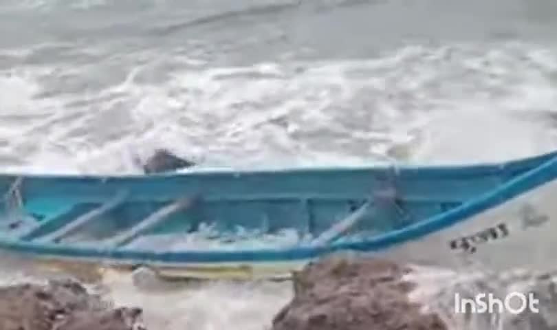 मालवण: मेढा समुद्रात मासेमारी नौका पलटी होऊन एक मच्छीमार बेपत्ता, तर दोघे बचावले; स्थानिक मच्छीमारांकडून शोध सुरू