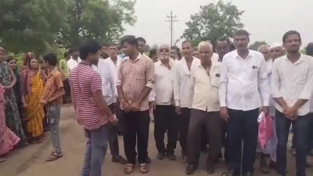 बसमत: तालुक्यातील सावरगाव परिसरातील शेतकऱ्यांचा शक्तिपीठ महामार्गाच्या मोजणीसाठी आलेल्या अधिकाऱ्यांना तीव्र विरोध