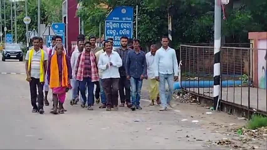 କଣ୍ଟାମାଳ: କଲତାପାଲି ଗ୍ରାମବାସୀଙ୍କ ନାମରେ ମନମୁଣ୍ଡା ଥାନାରେ ମିଥ୍ୟା ମାମଲା ଅଭିଯୋଗ, ଏସପିଙ୍କ ଦ୍ୱାରସ୍ଥ ହେଲେ ଗ୍ରାମବାସୀ