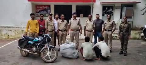 लिधौरा: लिधौरा पुलिस ने अवैध शराब परिवहन करते 2 आरोपियों को मोटरसाइकिल सहित पकड़ा, ₹61000 का मशरूका जब्त