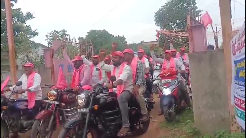 భూపాలపల్లి: జిల్లా కేంద్రంలో కార్మిక సంఘాల జేఏసీ నాయకుల నిరసన ర్యాలీ, అంబేద్కర్ కూడలిలో మానవహారం