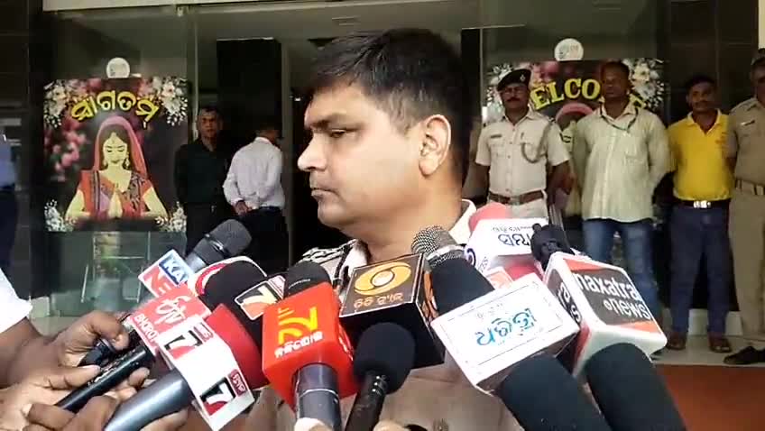 ପୁରୀ ମ୍ୟୁନିସିପାଲଟି: ଗୁଣ୍ଡିଚା ମନ୍ଦିର ନିକଟରେ ଦଳା ଚକଟା ଘଟଣା, କମିଶନଙ୍କ ତଦନ୍ତ ନେଇ ସର୍କିଟ ହାଉସ ଠାରେ ସୂଚନା ଦେଲେ ଏସପି