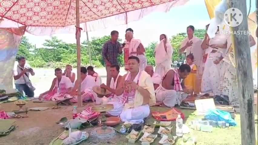 পূব যোৰহাট: ২০২১ ৰ ৮ ছেপ্তেম্বৰত নিমাতীঘাটত সংঘটিত অভিশপ্ত নাও দুৰ্ঘটনাত মৃত্যু হোৱা ব্যক্তিৰ আত্মাৰ সদগতিৰ বাবে ব্ৰহ্মপুত্ৰত ভোগ