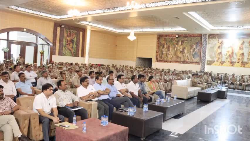 बागपत: ऐतिहासिक पुरा महादेव मंदिर पर महाशिवरात्रि के पर्व को लेकर एसपी सूरज कुमार राय ने अधिकारियों के साथ की बैठक