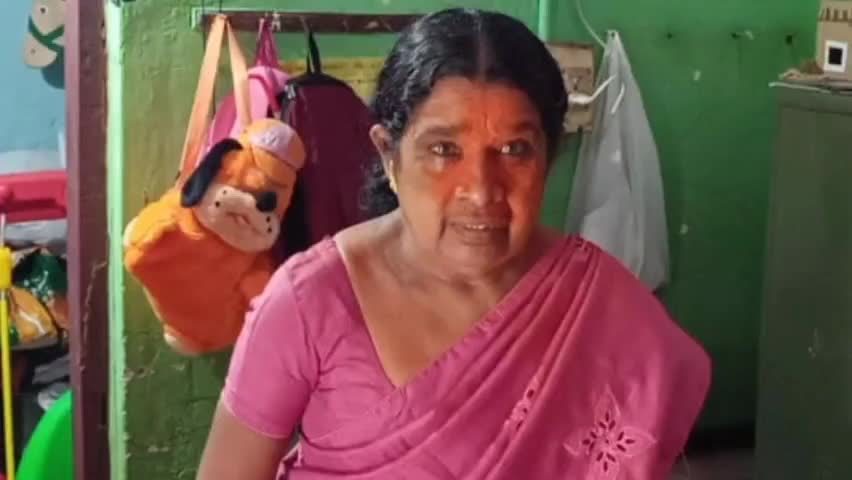 ഒറ്റപ്പാലം: പഴയലക്കിടിയിൽ അംഗൻവാടി ടീച്ചറുടെ മുഖത്ത് മുളകുപൊടിയെറിഞ്ഞ് മോഷണശ്രമം, മോഷ്ടാവിന്റെ സി.സി.ടി.വി ദൃശ്യം