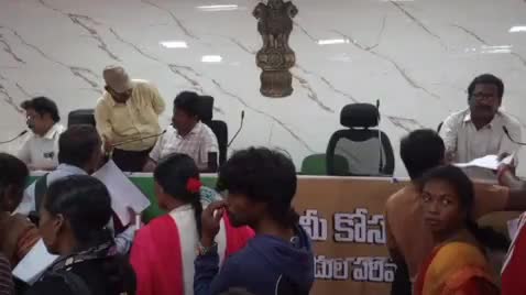 పాడేరు ఐటీడీఏ కార్యాలయంలో మీకోసం కార్యక్రమానికి 128 ఫిర్యాదులు: గిరిజన సంక్షేమ శాఖ ఉప కలెక్టర్ లోకేశ్వరరావు