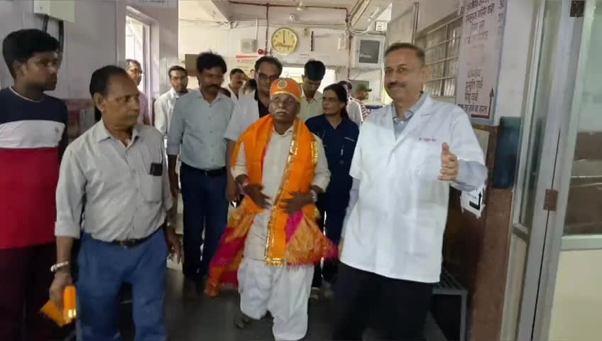 गिर्वा: टीएडी मंत्री बाबूलाल खराड़ी ने अंबामाता स्थित सैटेलाइट हॉस्पिटल का किया निरीक्षण, देखी व्यवस्थाएं