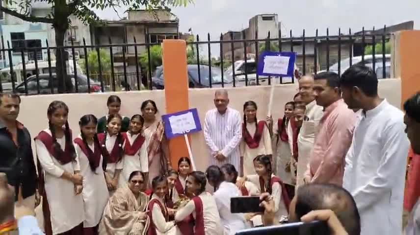 शुजालपुर: नगर पालिका द्वारा रानी लक्ष्मीबाई पार्क में वृक्षारोपण कार्यक्रम का किया गया आयोजन, मंत्री इंदर सिंह परमार भी रहे मौजूद