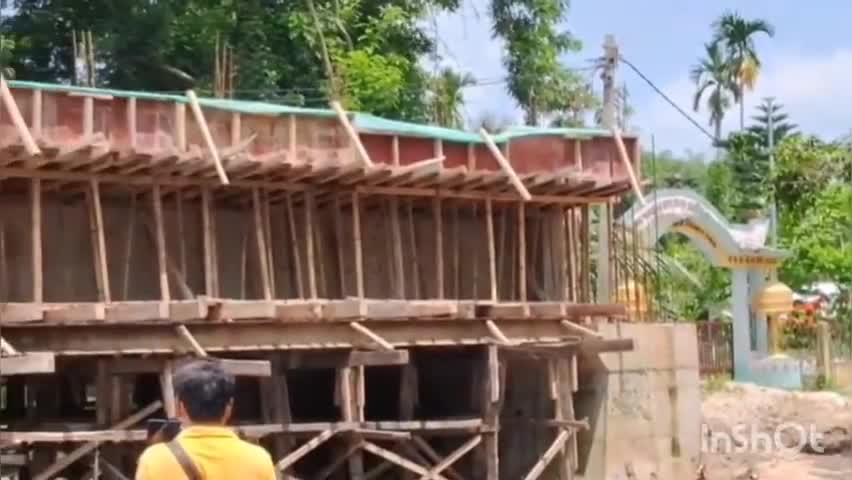 হেলেম: বিলতীয়াত এটা অৰ্ধ নিৰ্মীয়মান দলঙৰ বাবে আঠ মাহে যাতায়াতৰ সমস্যাত ভুগিছে সহস্ৰাধিক ৰাইজে #jansamasya
