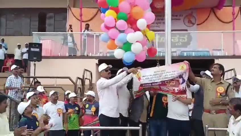 ಬಾಗಲಕೋಟೆ: ಮಾನಸಿಕವಾಗಿ ಸದೃಢವಾಗಿರಲು ಕ್ರೀಡೆ ಅವಶ್ಯಕ: ನಗರದಲ್ಲಿ ಜಿಲ್ಲಾಧಿಕಾರಿ ಸಂಗಪ್ಪ