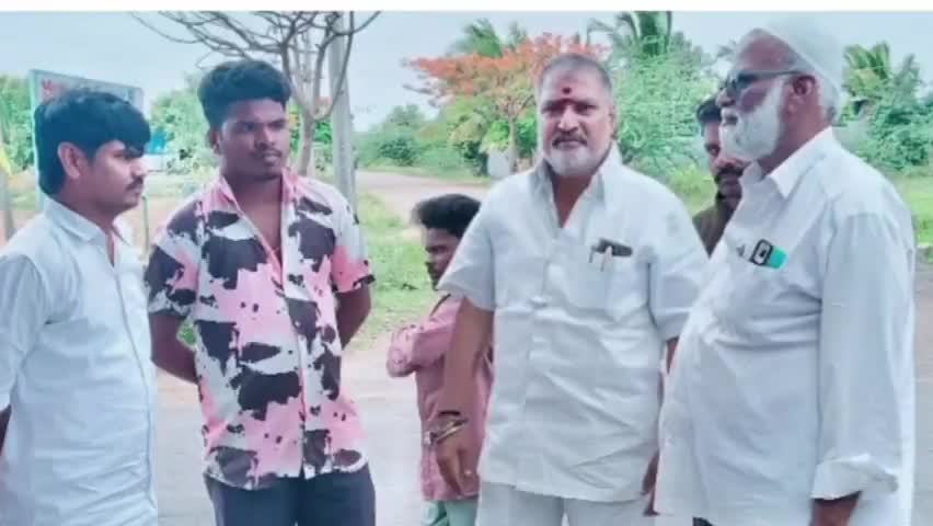 ఎమ్మిగనూరు: ఎమ్మిగనూరు : కర్నూలు రోడ్డులో ఉన్న శ్రీ బాట మారమ్మ గుడి ధ్వంసం కాలేదు హిందూ సంఘాలు నాయకులు సందర్శన..
