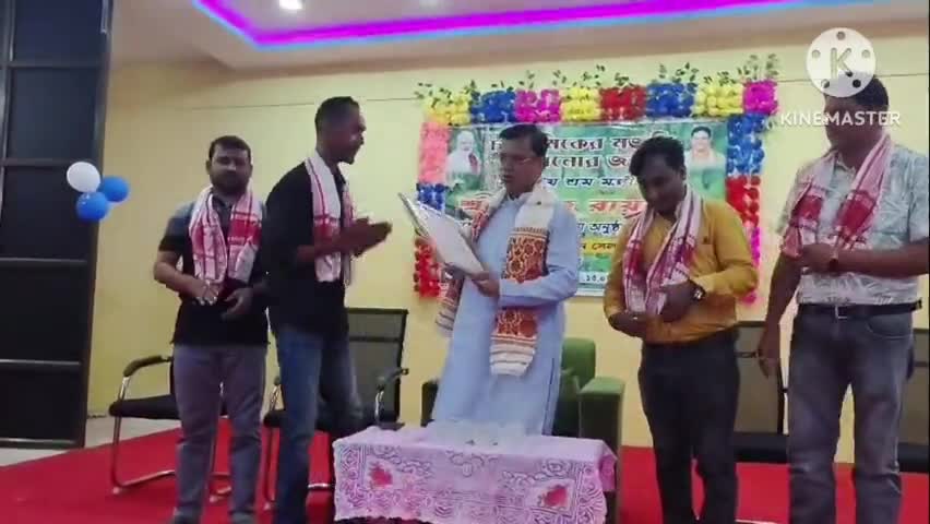 কৈলাশহর: চা বাগান শ্রমিকদের মজুরি বৃদ্ধি করায় কৈলাসহরের শ্রীরামপুর স্বামী বিবেকানন্দ হলে শ্রমমন্ত্রীকে সংবর্ধনা প্রদান