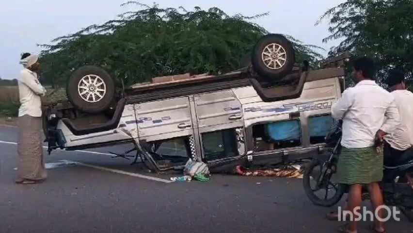 ఆలూరు: హాలహర్వి మండల పరిధిలో వంక వద్ద అదుపుతప్పి తుఫాన్ బోల్తా