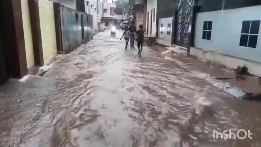 गुना नगर: जिले में भारी बारिश जारी, भगत सिंह कॉलोनी, गोविंद गार्डन, पुरानी छावनी और भुल्लनपुरा में भरा पानी