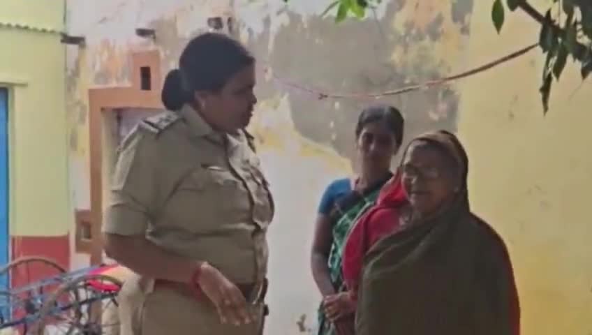 ಇಳಕಲ್‌: ಗೋನಾಳ ಗ್ರಾಮದ ಮನೆ ಮನೆಗೆ ಹೋದ ಪಿಎಸ್‌ಐ ಮಾಡಿದ್ದೇನು ನೋಡಿ!