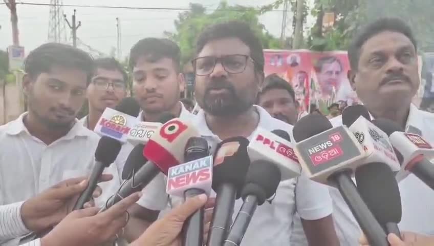 ନୂଆପଡା: ବାଲେଶ୍ୱର ଛାତ୍ରୀଙ୍କ ଆତ୍ମାହୁତି ଉଦ୍ୟମ ଘଟଣାରେ ଖଡିଆଳ ଥାନା ଛକରେ କଂଗ୍ରେସର ଧାରଣା, ପ୍ରତିକ୍ରିୟା ରଖିଲେ ଆବାହକ