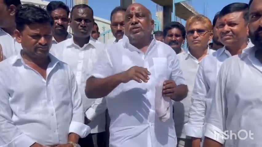 అదిలాబాద్ అర్బన్: విద్యారంగం పట్ల రాష్ట్ర ప్రభుత్వం నిర్లక్ష్యం: మాజీ మంత్రి జోగు రామన్న ఆరోపణ