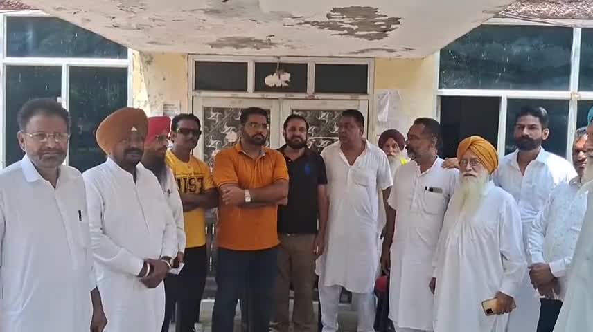 ਕੋਟਕਪੂਰਾ: ਨਗਰ ਕੌਂਸਲ ਵਿਖੇ ਪ੍ਰਧਾਨ ਅਤੇ ਐਮ.ਸੀਆਂ ਵਿਚਕਾਰ ਪੈਦਾ ਹੋਏ ਵਿਵਾਦ ਵਿੱਚ ਪ੍ਰਸ਼ਾਸਨ ਨੇ ਦਿੱਤਾ ਦਖਲ, 17 ਨੂੰ ਡਿਪਟੀ ਕਮਿਸ਼ਨਰ ਕਰਨਗੇ ਮੀਟਿੰਗ