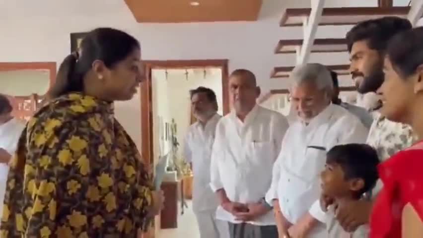 రేగోడు: మాటలు రాని పెద్ద తండాకు చెందిన బాలుడికి స్పీచ్ థెరపీ కోసం రూ.1.70 లక్షల ఆర్థికసాయం అందజేసిన మంత్రి దామోదర్