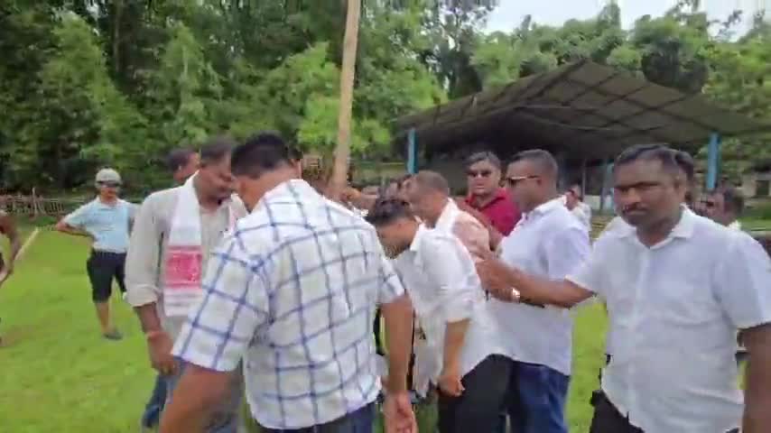 তিনিচুকীয়া: অসম চাহ জনজাতি ছাত্র সন্থা মাকুম শাখা সমিতিৰ 'দশম দ্বি-বার্ষিক অধিৱেশন'ৰ মাকুমত লাইখুঁটা স্থাপন বিধায়ক সঞ্জয় কিশানৰ