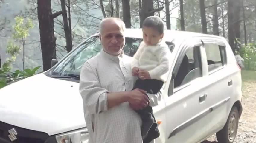 मंडी: आपदा की लहर में बहे रिश्ते, थुनाग में बबलू ने अपने पिता को खोया; मरने से पहले बुद्धे राम ने लोगों को दिया हौंसला