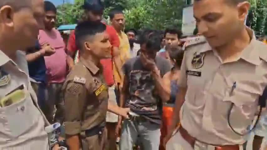 বঙাইগাঁও ভাগ: উত্তৰ বঙাইগাঁৱত দোকানৰ কেচ বাকচৰ পৰা টকা চুৰি কৰিবলৈ লওঁতে ৰাইজে আটক কৰিলে এটা চোৰক