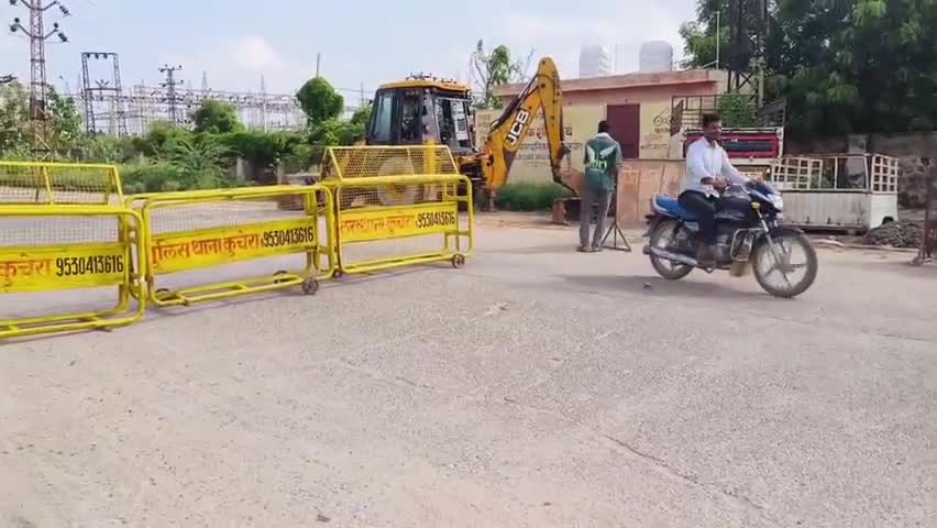 मूंडवा: कुचेरा में स्वागत द्वार निर्माण के लिए बंद किया गया रास्ता, वैकल्पिक रास्ते अपनाने की दी गई सलाह