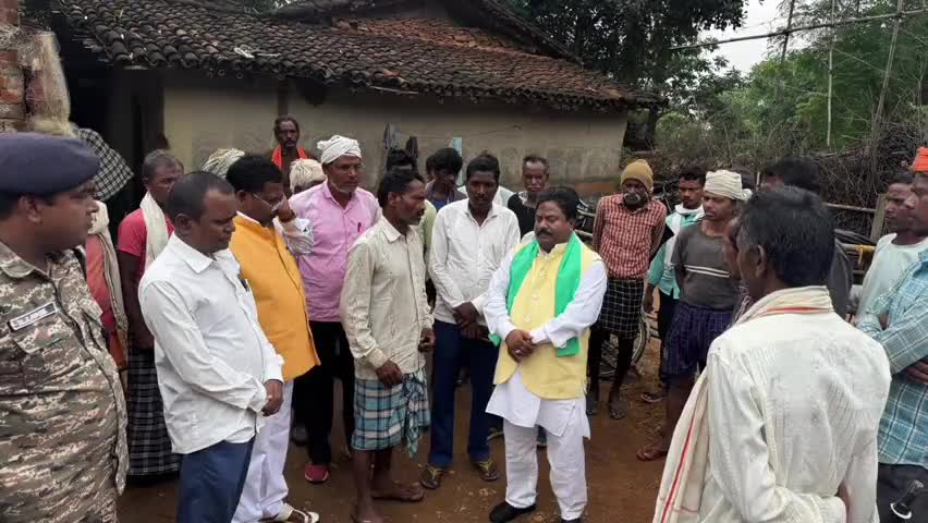 विष्णुगढ़: डुमरडीहा में करंट लगने से मृत हुए मासूमों के परिजनों से मिले पूर्व मंत्री जयप्रकाश भाई पटेल