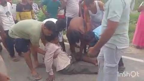 बिधूना: नूनारी गांव के पास आवारा जानवर की चपेट में आने से बाइक सवार हुआ घायल, सहार स्वास्थ्य केंद्र में कराया गया भर्ती