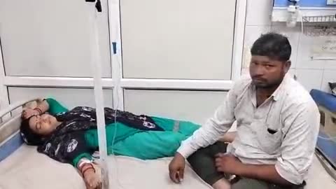 हाथरस: गांव नगला तुन्दला में एक महिला को सांप ने काटा, हालत बिगड़ने पर परिजन लेकर पहुंचे अस्पताल