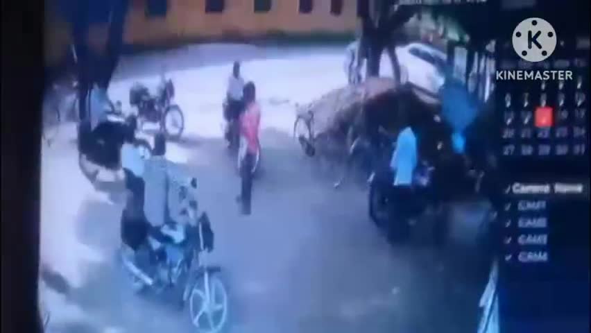 बस्ती: विशेश्वरगंज के सूदीपुर में सड़क दुर्घटना का वीडियो सोशल मीडिया पर हुआ वायरल