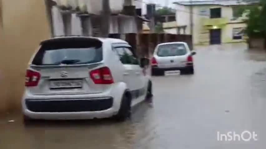 गढ़वा: गढ़वा में भारी बारिश से जनजीवन अस्त-व्यस्त, सदर अस्पताल जलमग्न