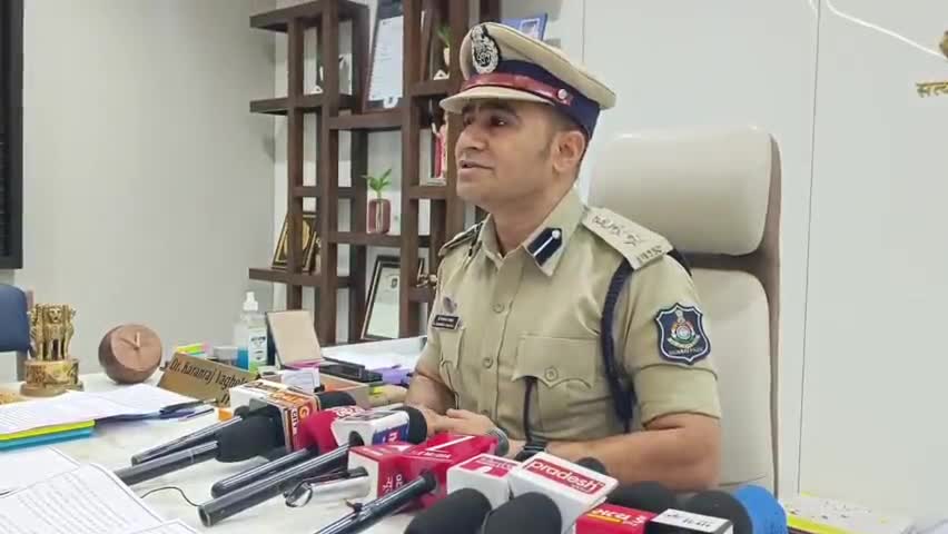 વલસાડ: ડુંગરી પોલીસ સ્ટેશનના હદ વિસ્તારમાં ઘરફોડ ચોરીમાં 4ને મુદ્દામાલ સાથે ઝડપ્યા જિલ્લા પોલીસ વડાએ એસપી કચેરીથી વિગત આપી