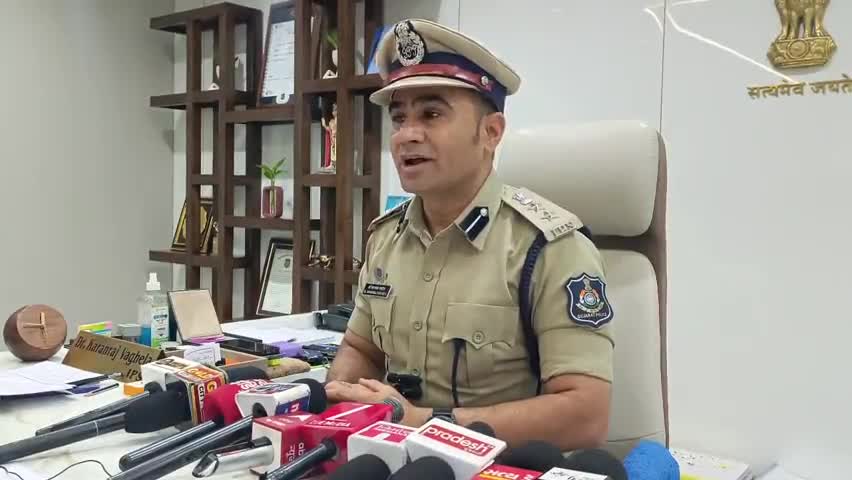 વલસાડ: ઓપરેશન હન્ટમાં જિલ્લાના સેલવાસ દમણ ખાતે રહેતા કુલ 8 ઝડપાયેલા આરોપી બાબતે જિલ્લા પોલીસવાળા એસપી કચેરીથી વિગત આપી